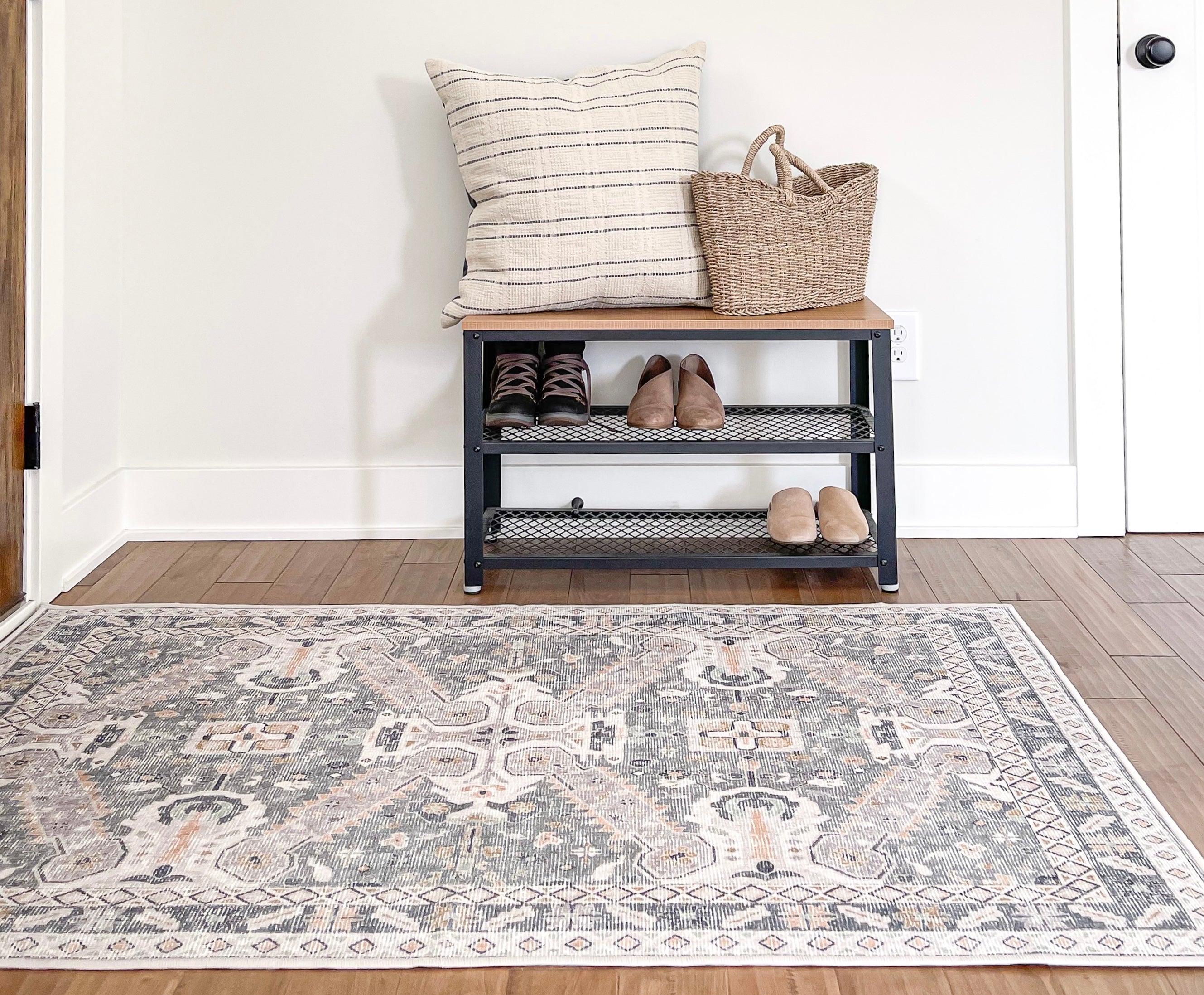 Best Rug Size For an Entryway Or Mudroom