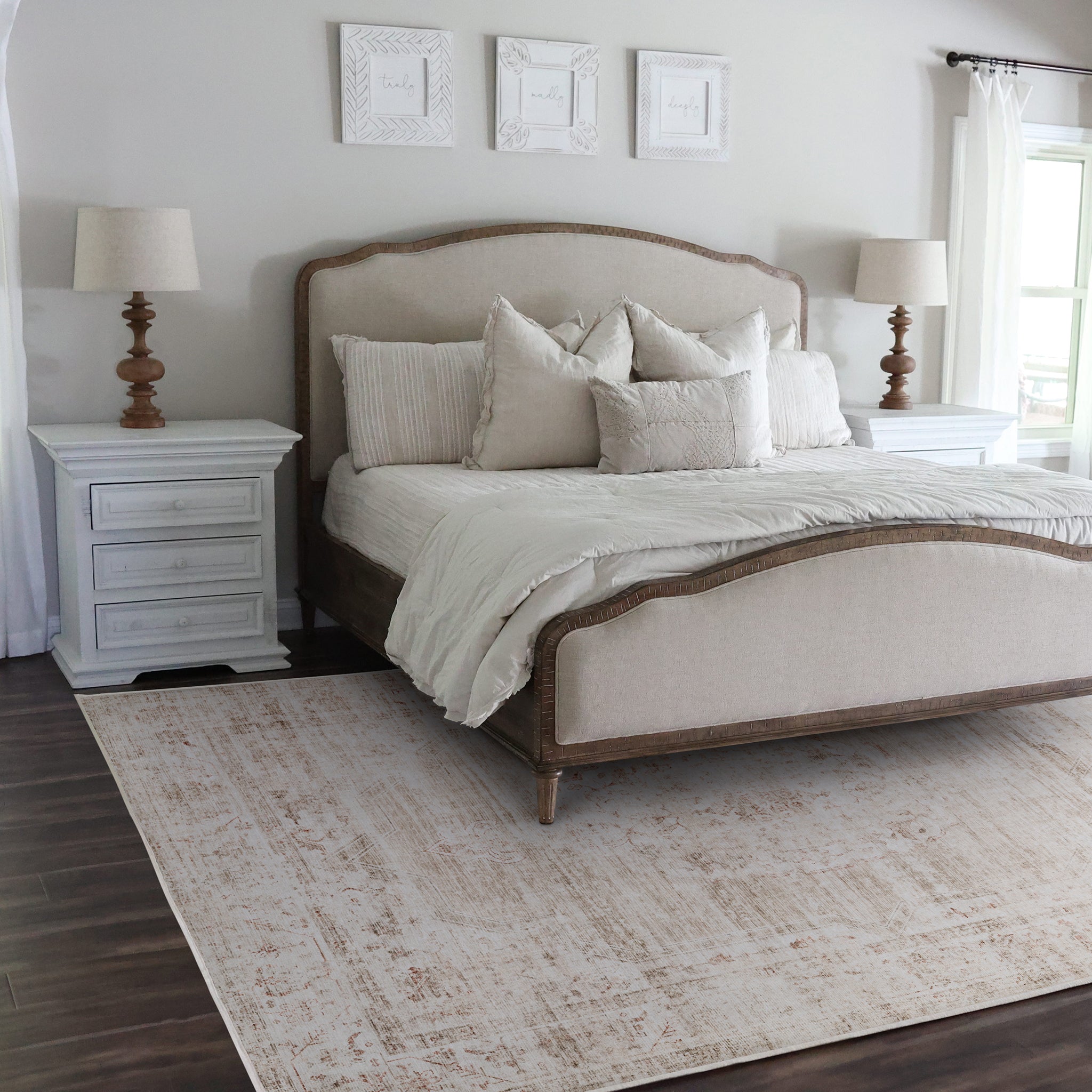 Azra Ivory/Berry Washable Rug Tumble